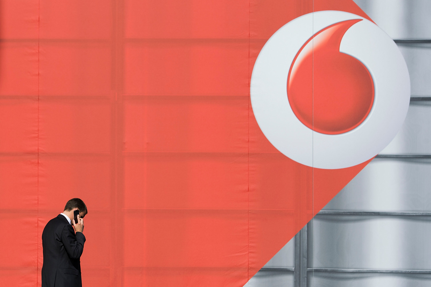 Vodafone asegura que los gobiernos de ciertos países donde opera tienen acceso directo a su red