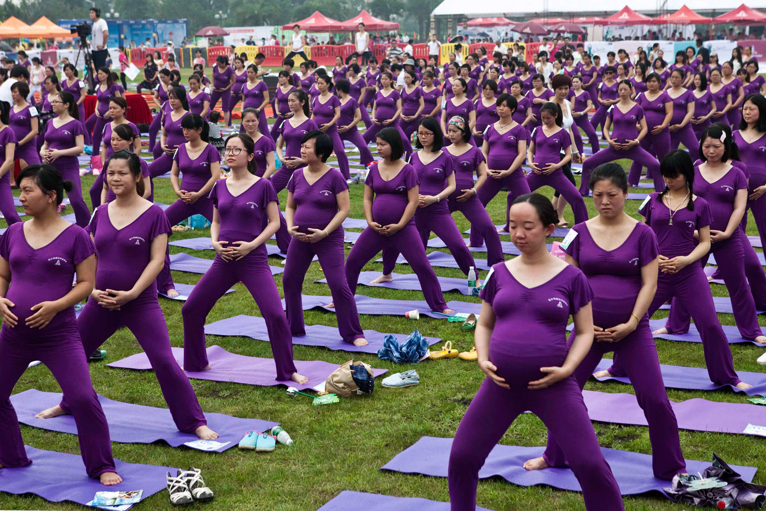 Récord Guinness a la clase de yoga prenatal más grande del mundo.