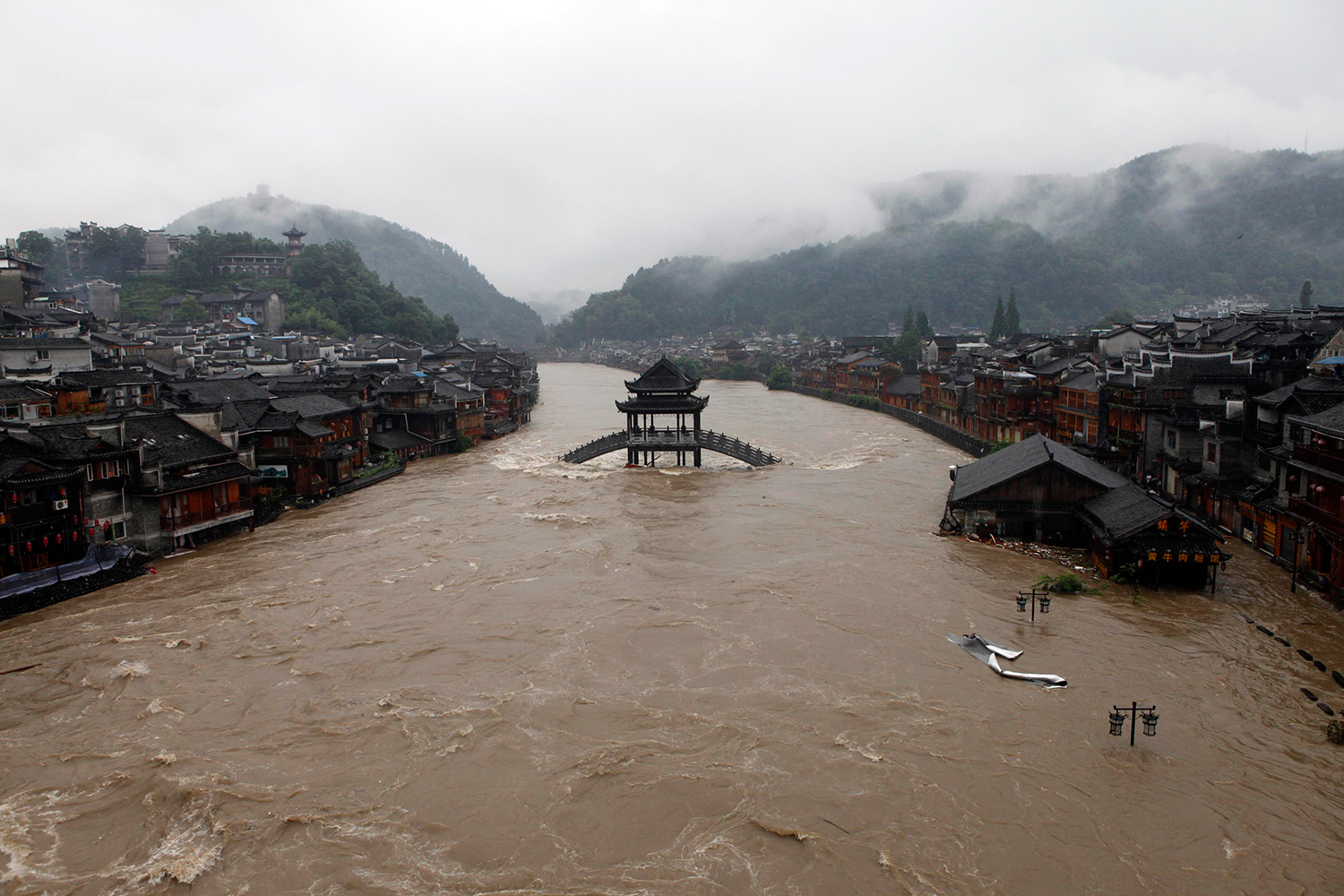 Alerta roja por lluvias torrenciales en centro de China