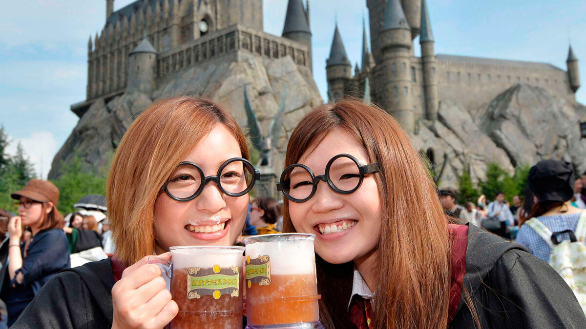 Colas de 5 horas para subirse al mundo de Harry Potter