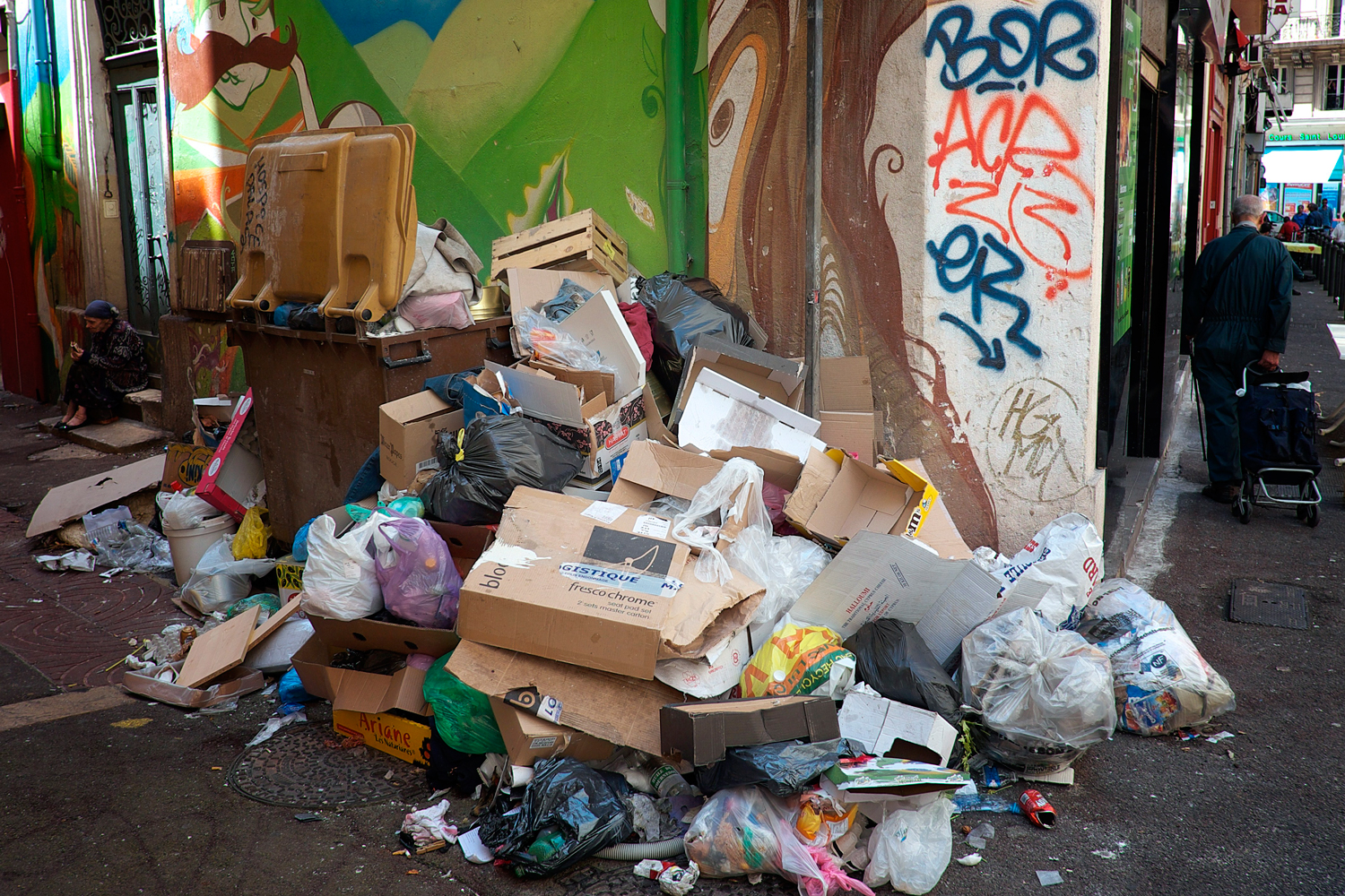 Marsella bajo toneladas de basura por huelga