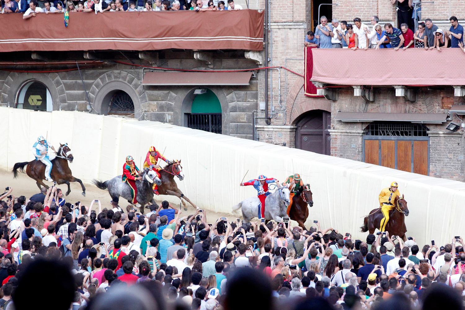 Comienza la carrera de caballos de Siena, la más famosa y bonita