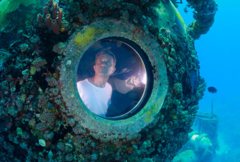 Fabien Cousteau emerge de las profundidades de los Cayos de Florida tras 31 días sumergido