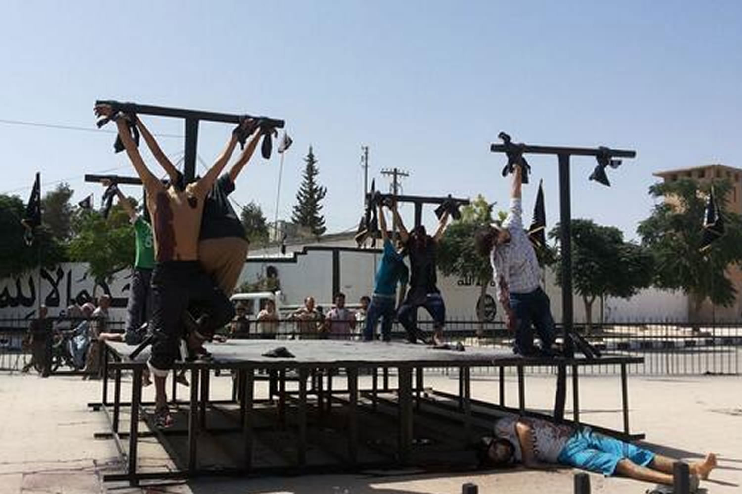 Yihadistas en Siria crucifican a ocho rebeldes por ser demasiado moderados