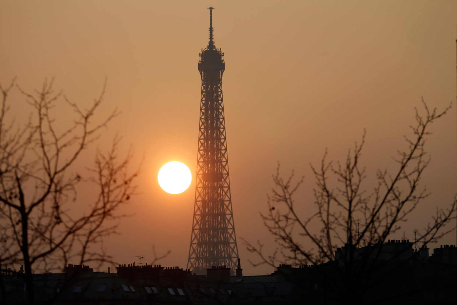 Al Qaeda planeaba atentar contra la Torre Eiffel y el Louvre
