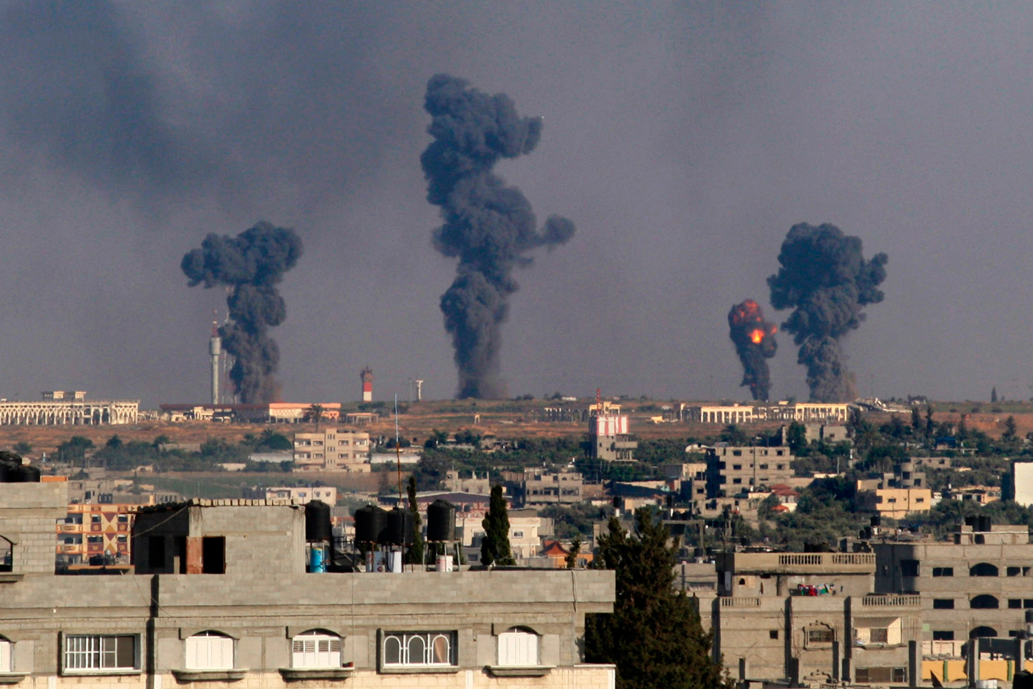 Israel bombardea Gaza y mata al menos a nueve milicianos palestinos