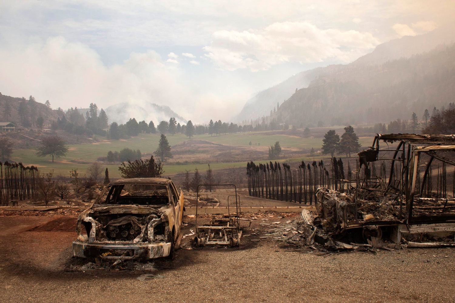 Un incendio arrasa un centenar de viviendas en las montañas de Cascade, Washington