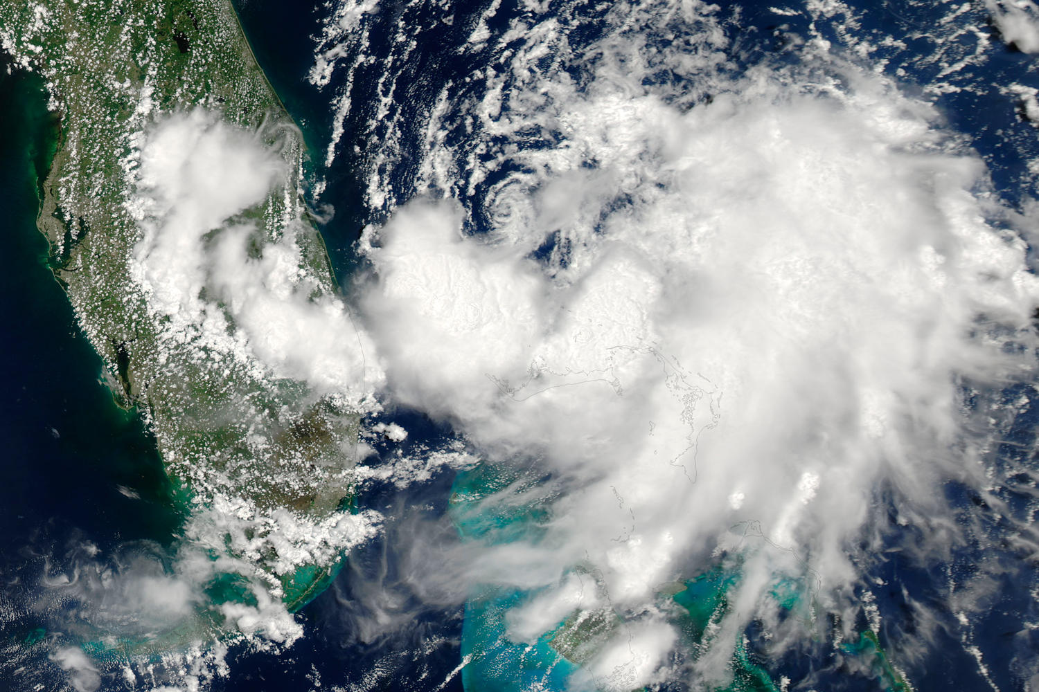 Tormenta Arthur se mueve hacia norte de Florida y se convertiría en huracán