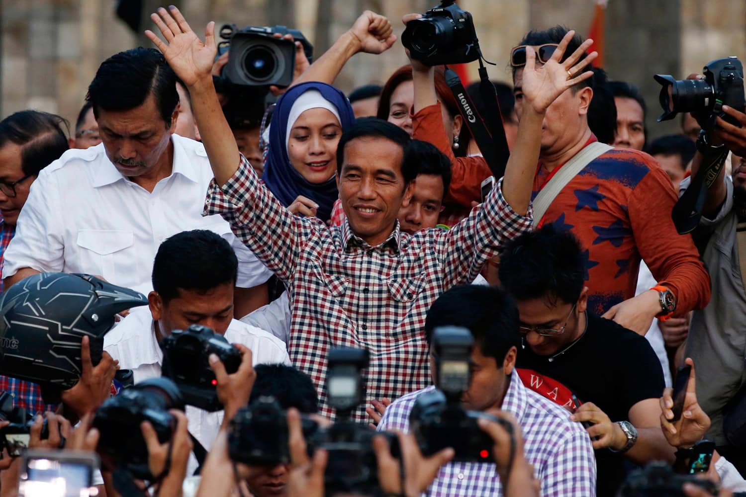 El favorito Jokowi y su rival se proclaman vencedores de las elecciones en Indonesia