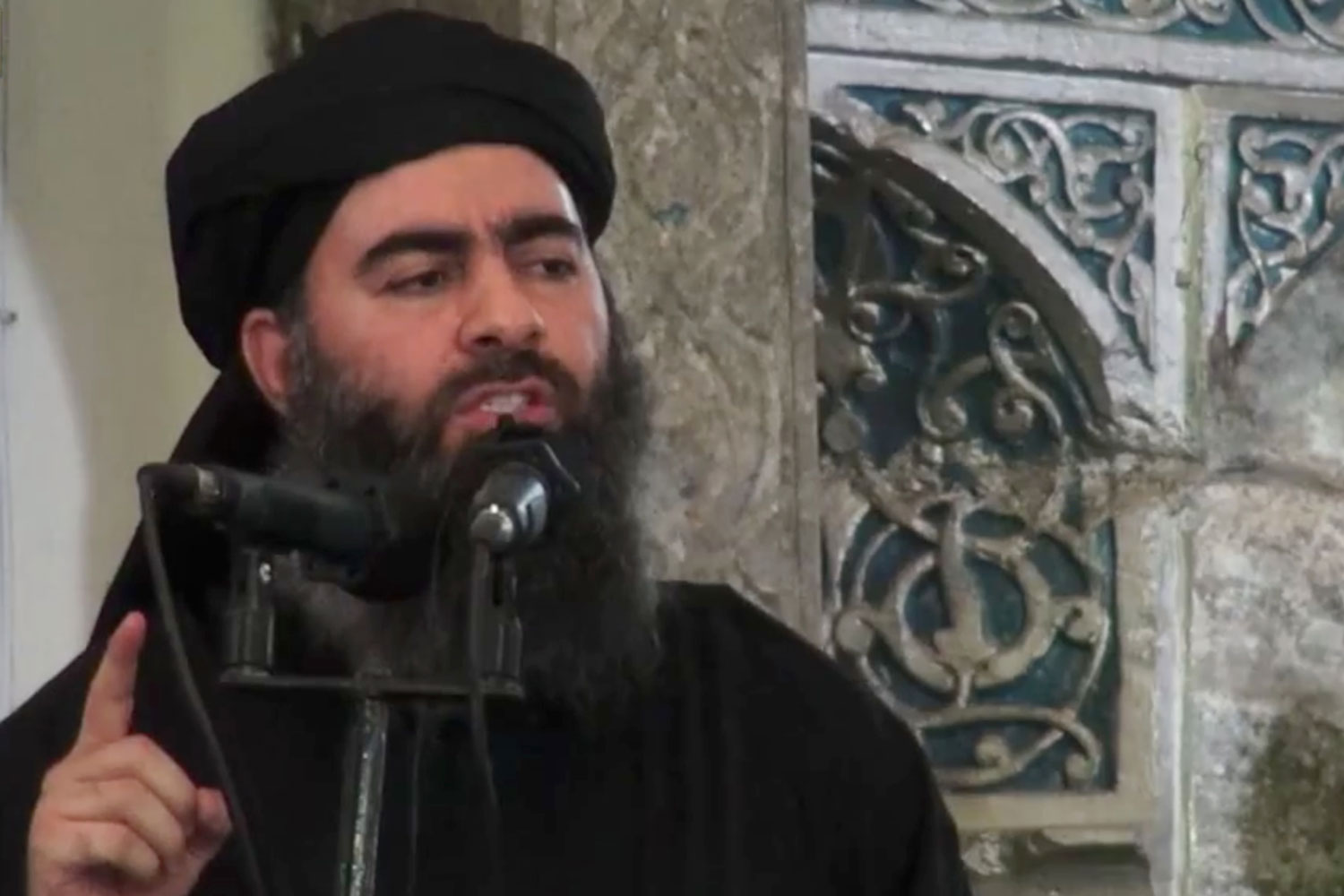 El líder del Estado Islámico aparece por primera vez en público en Mosul