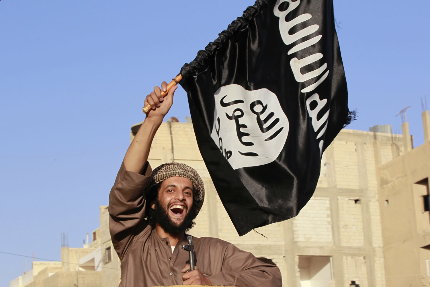 Dos supuestos combatientes del ISIL amenazan a España mientras el califato la incluye en su mapa