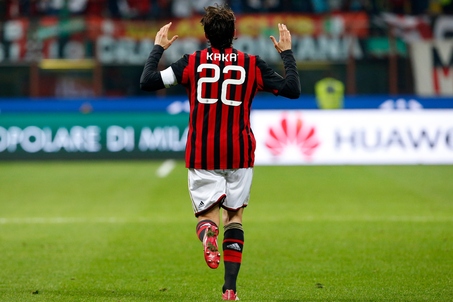 Kaká rescinde su contrato con el Milan