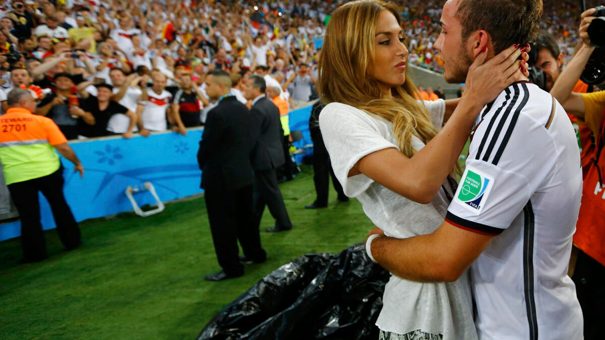 Novias de futbolistas en cadena