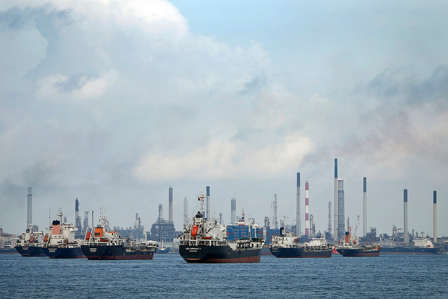 Misterioso secuestro de varios petroleros en el mar Meridional chino