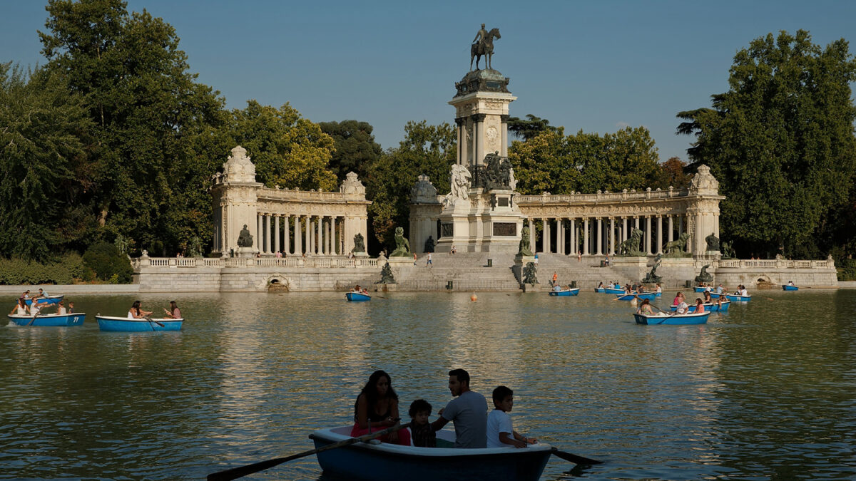 El parque de El Retiro se llena de sobres con dinero