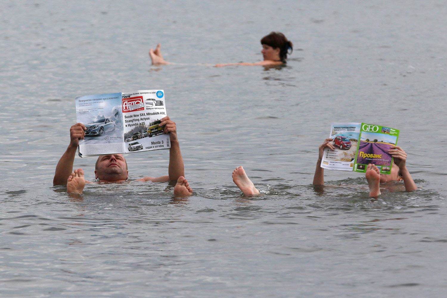 Los rusos viajan a Jakasia para bañarse en el agua curativa del lago Tus