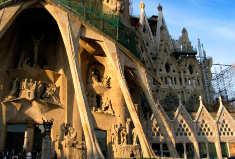 El cuadrado mágico del 33 y el falso mito masónico de Gaudí