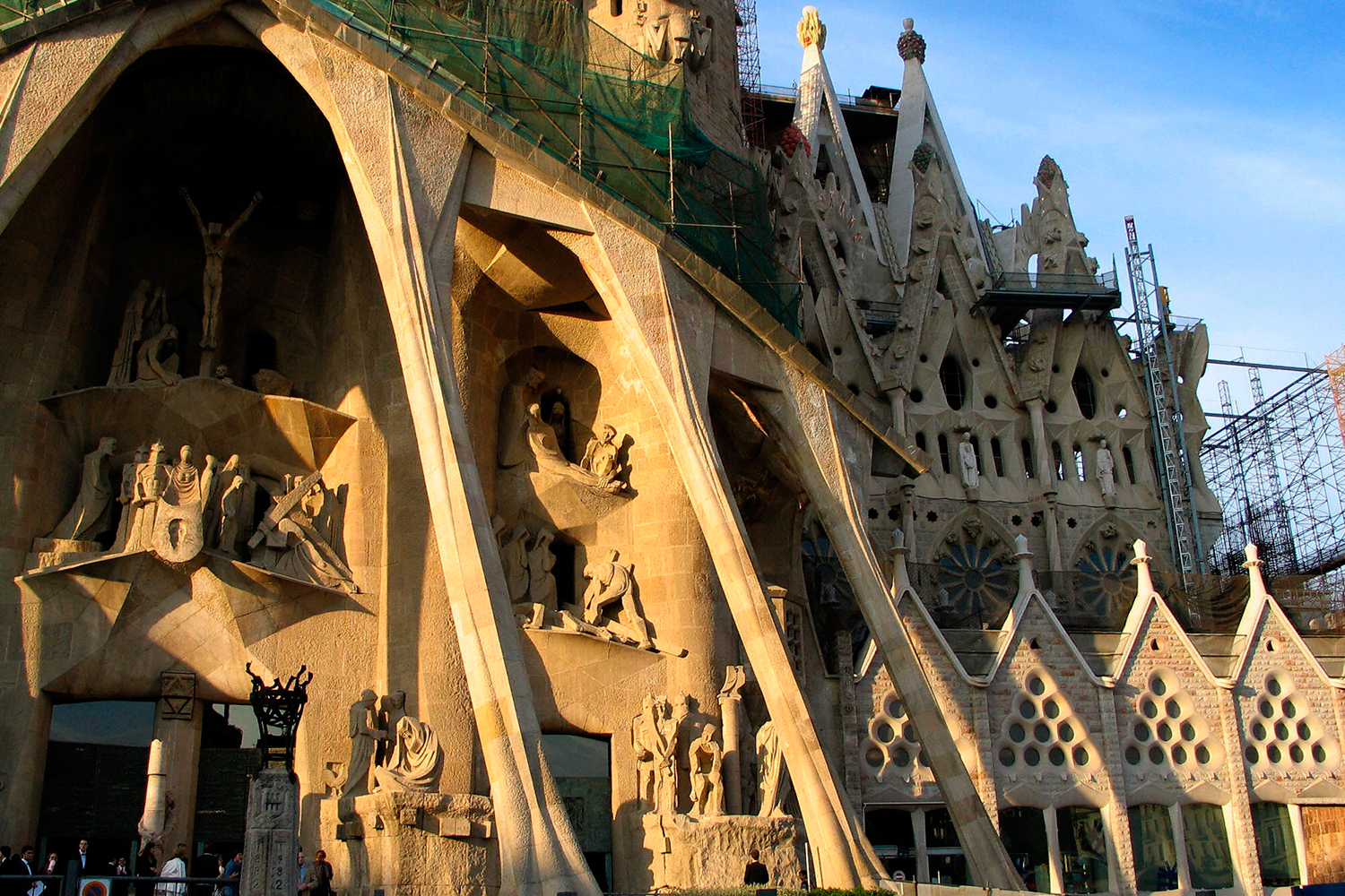 El cuadrado mágico del 33 y el falso mito masónico de Gaudí