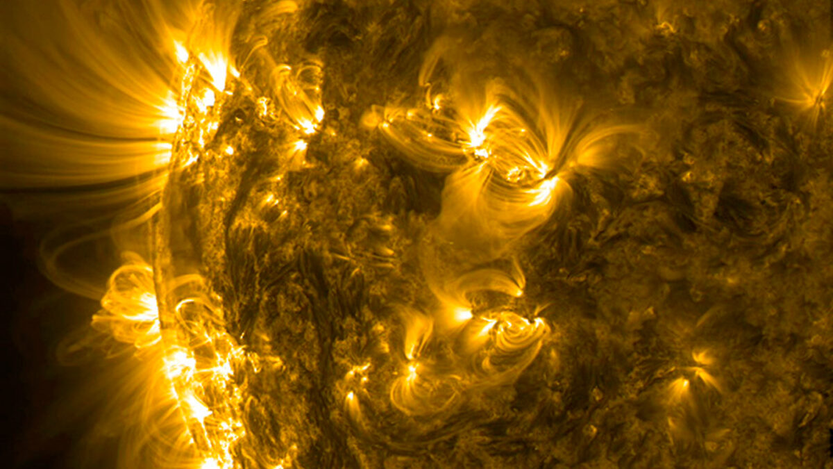 SDO capta dos activas regiones solares en plena efervescencia