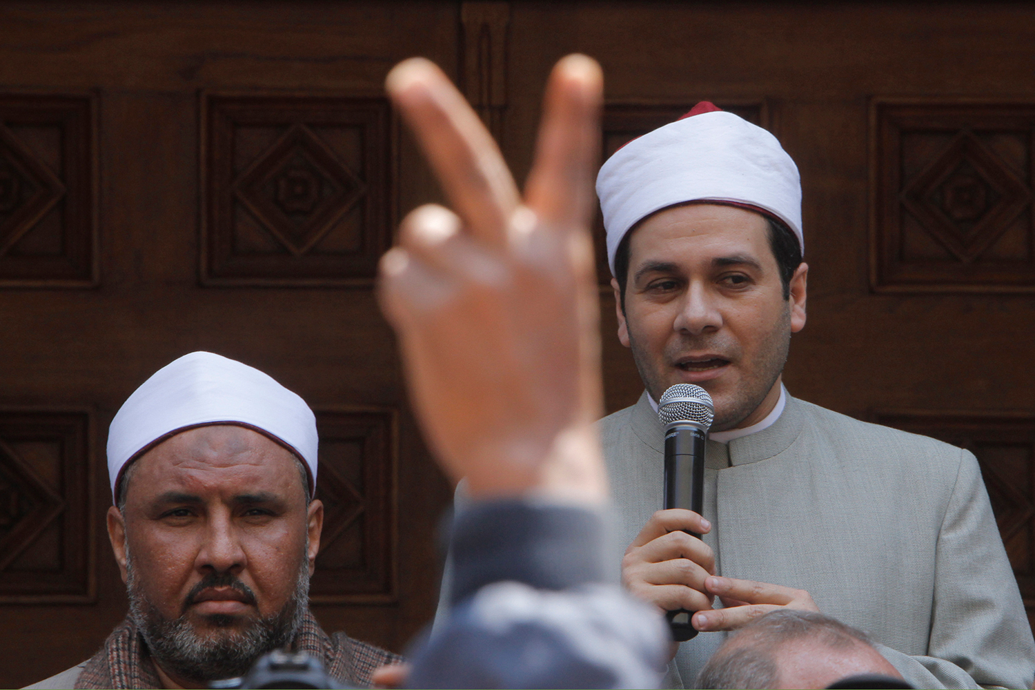 El clérigo egipcio Mazhar Shahin acusa a los Hermanos Musulmanes de permitir la "yihad anal"