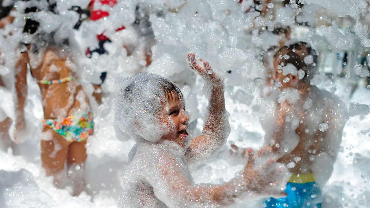 Un baño de espuma en honor de Nuestra Señora de Los Ángeles, en Córdoba