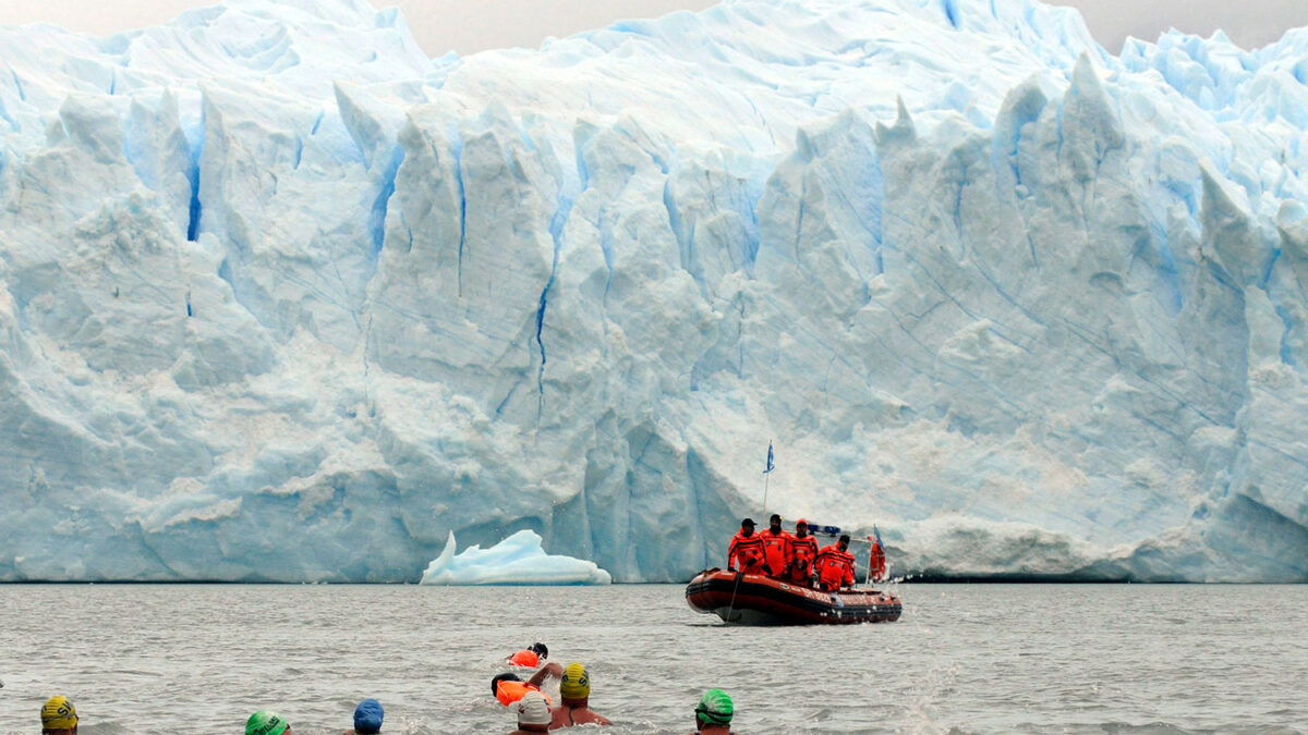 Argentina celebra el primer Festival de Natación de Invierno en el glaciar Perito Moreno