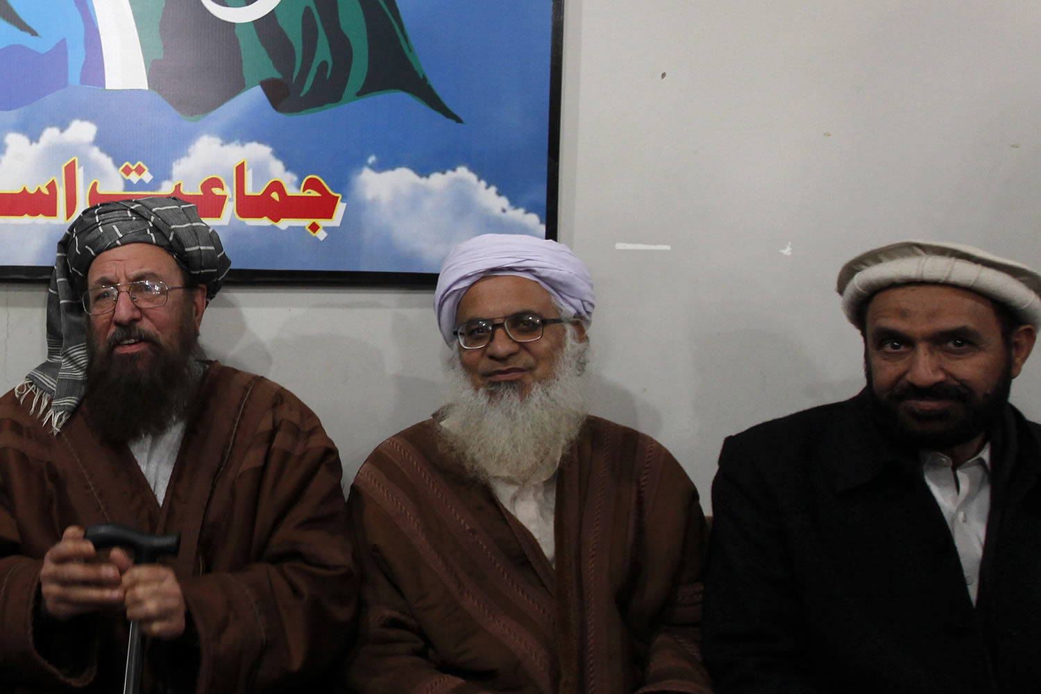 El clérigo islamista Abdul Aziz muestra su apoyo al ISIL y mete a China en la ecuación