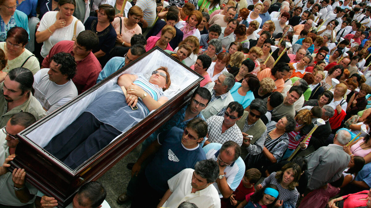 El funeral de los vivos.