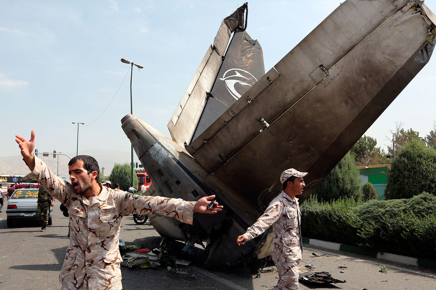 Decenas de muertos al estrellarse un avión de pasajeros en Teherán.