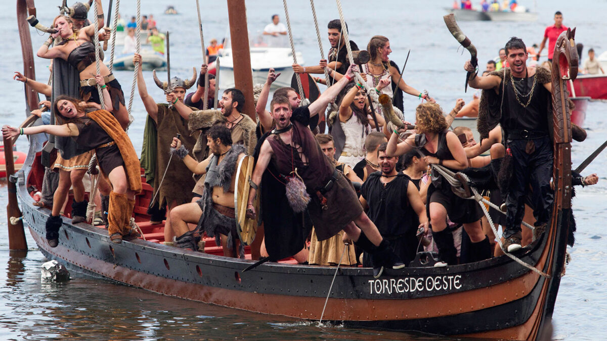 Corren ríos de vino en la romería Vikinga de Catoira