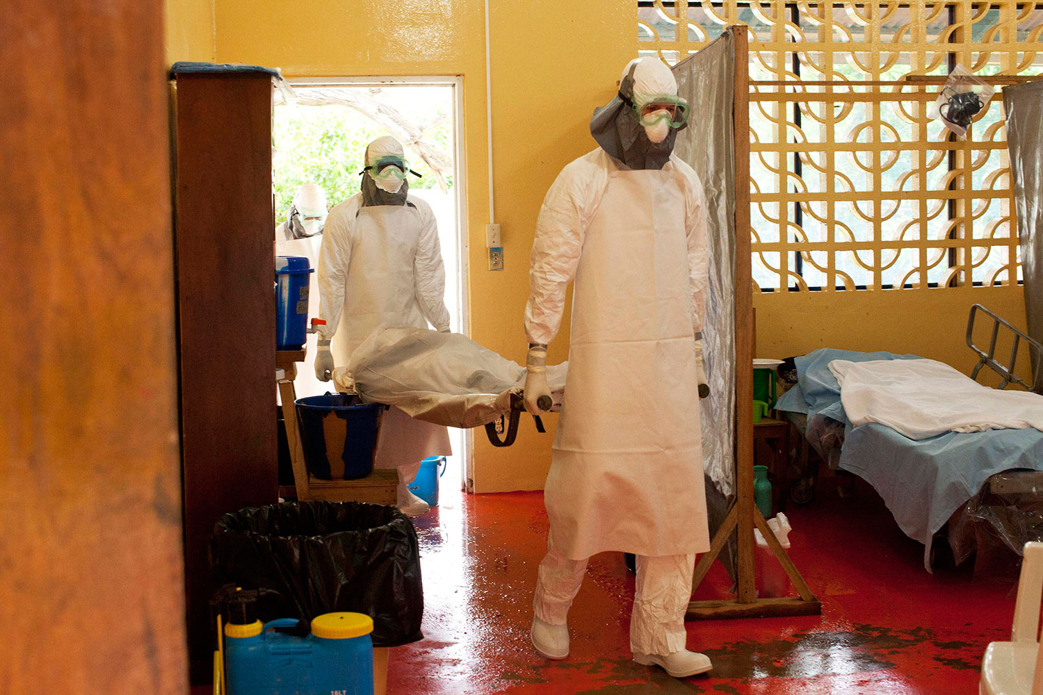El ébola duplica las muertes registradas en 1975