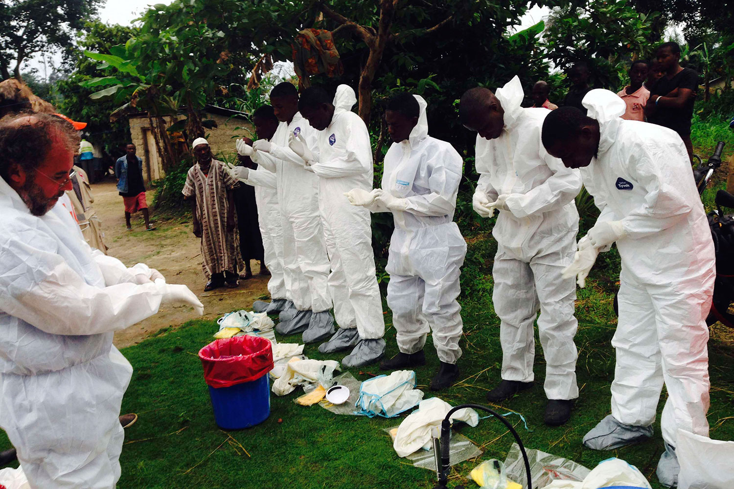 Más de 1600 personas han contraído el ébola; de ellas, 887 han muerto