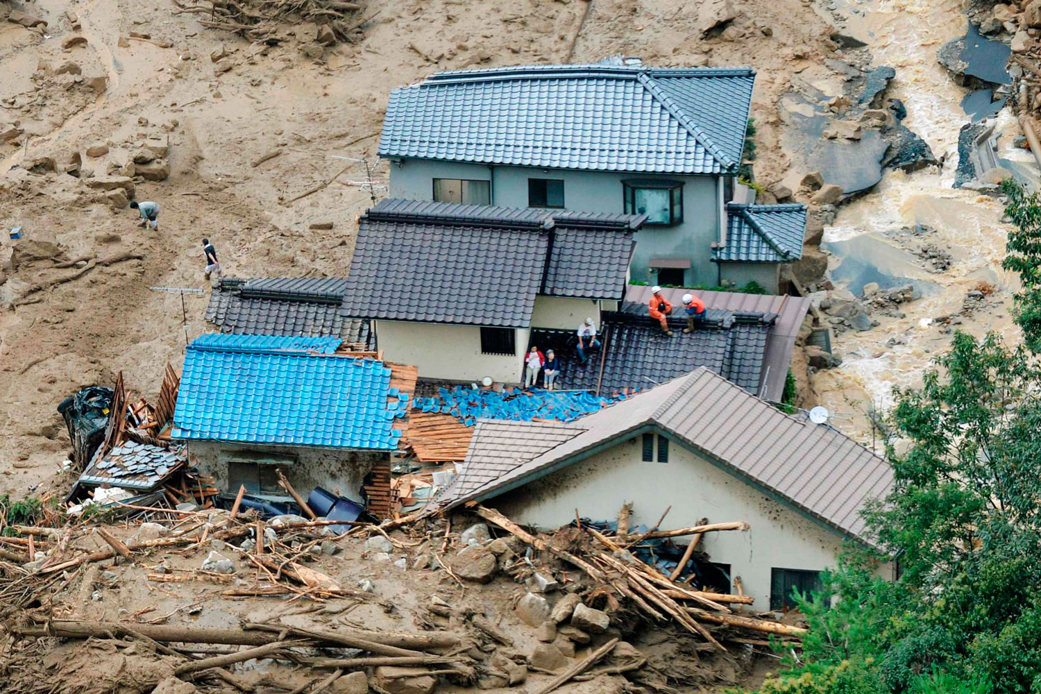 Lluvias torrenciales históricas causan 36 muertos en el oeste de Japón
