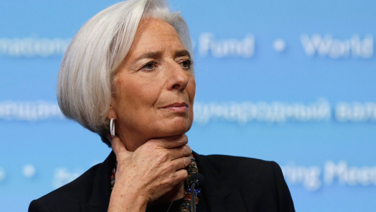 Lagarde se aferra a su cargo en el Fondo Monetario Internacional