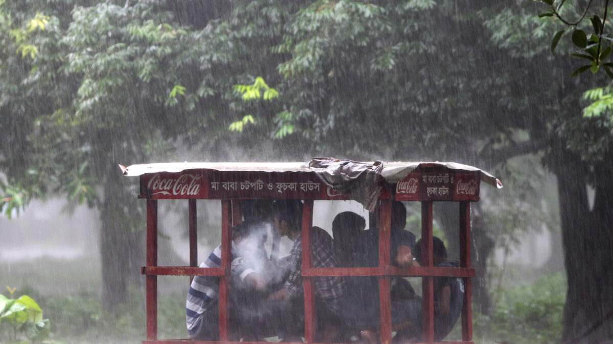 Miles desalojados en Bangladesh por las fuertes lluvias