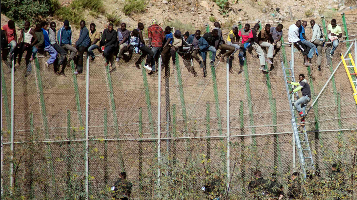 Marruecos y Españan refuerzan el control en el Estrecho y se reduce la presión migratoria.