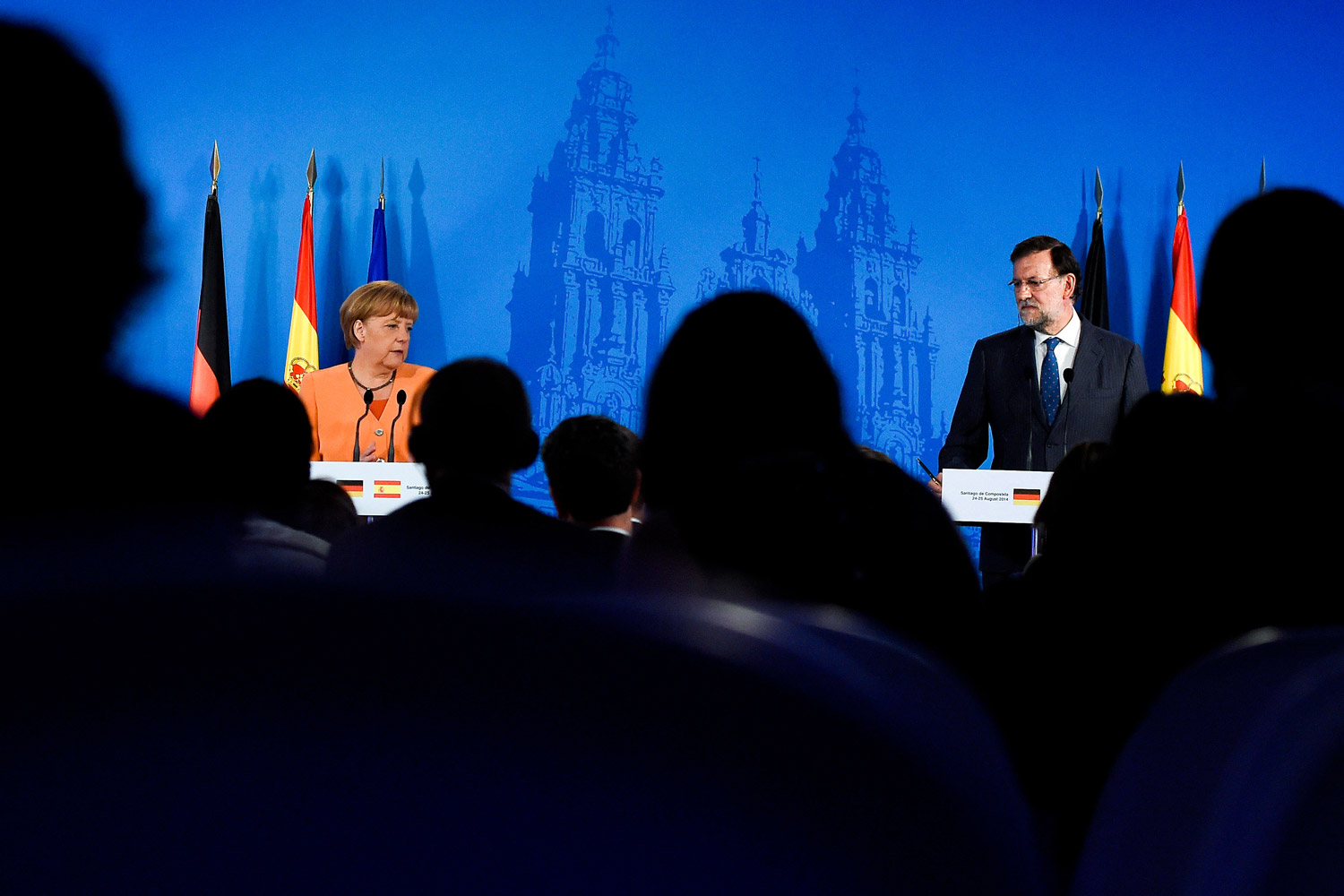 Merkel garantiza el apoyo de Alemania para que Luis de Guindos presida el Eurogrupo