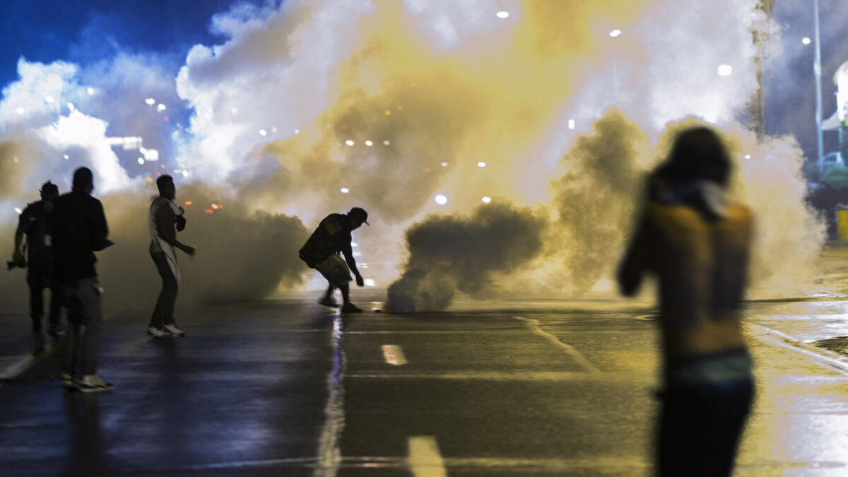 Amplían por segunda noche consecutiva el toque de queda en la ciudad de Ferguson