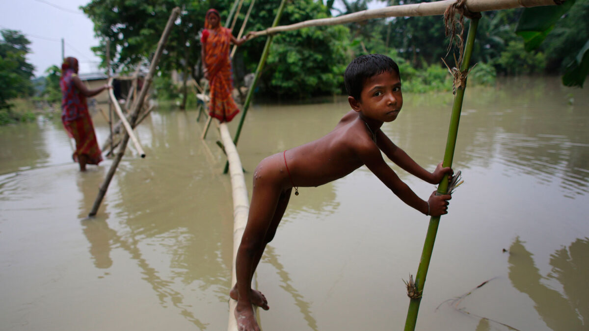 Más de 200 muertos por las fuertes inundaciones en el norte de la India y Nepal