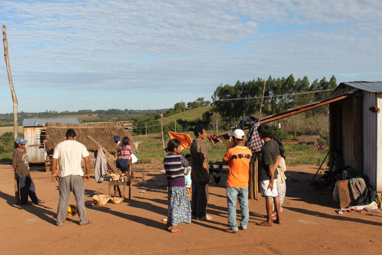 Así viven veinte familias guaraníes en Paraguay