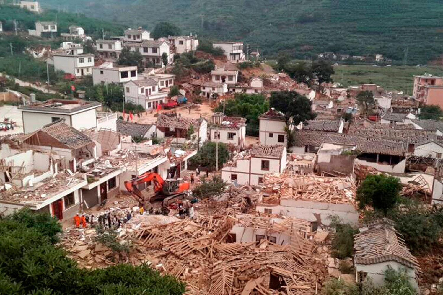 Un terremoto causa al menos 357 muertos al suroeste de China
