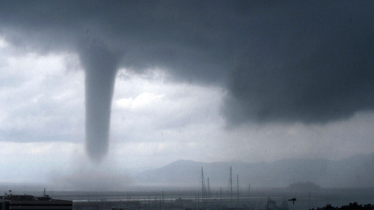 Tornados y tormentas golpean Génova