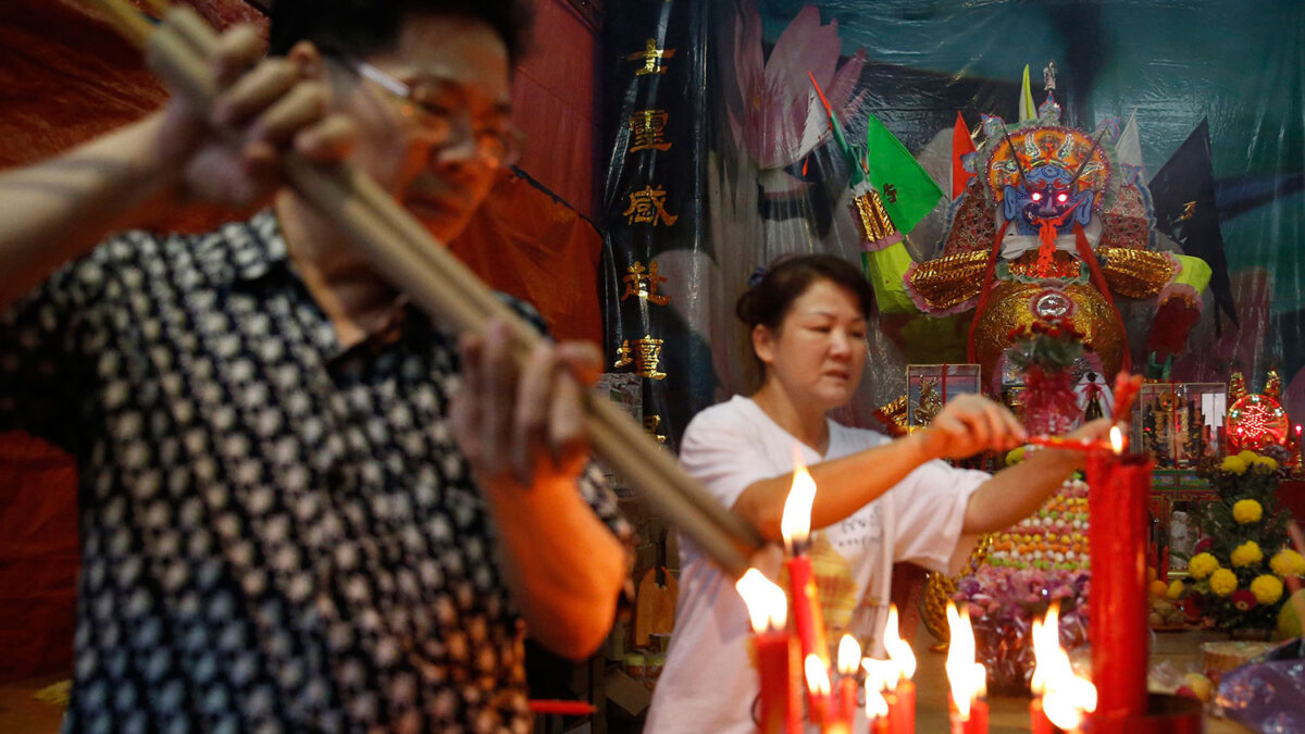 Malasia celebra el Festival Hungry Ghost, de los espíritus hambrientos