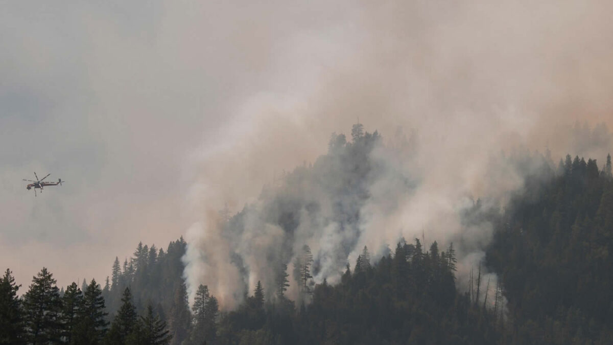 Más de mil evacuados en California por dos incendios fuera de control