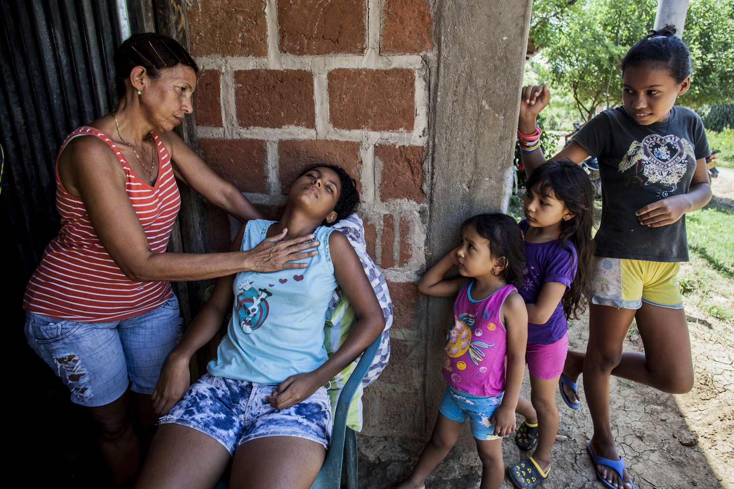 Más de 200 niñas se desmayan sin explicación en Colombia