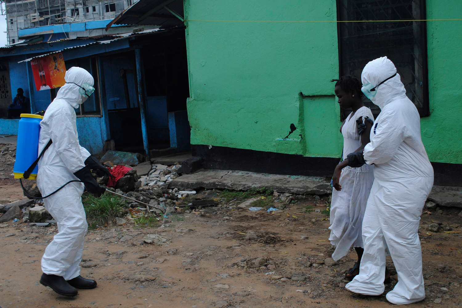 Continúa la epidemia de ébola que ha matado a más de 2.400 personas