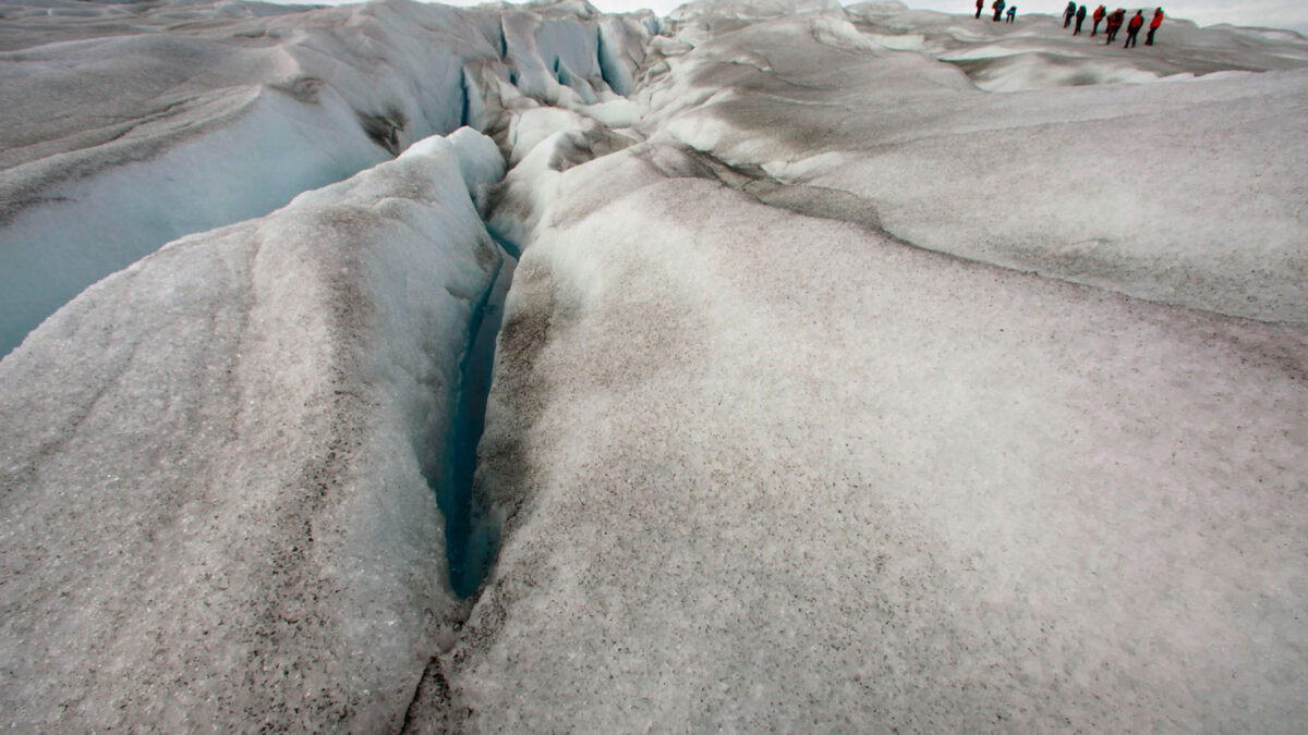 Estudian por qué el hielo de Groenlandia ha oscurecido un 5,6% en 2014