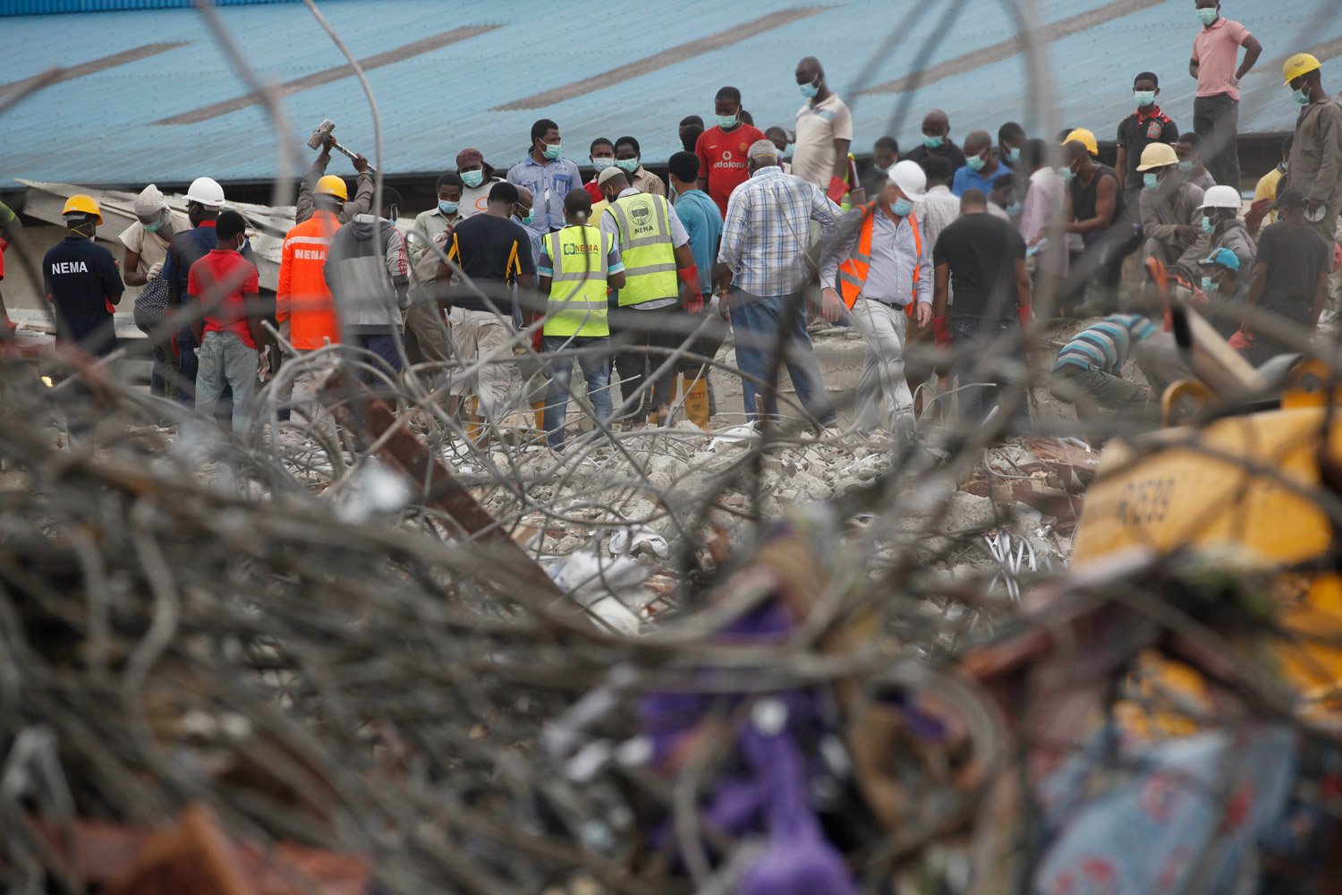 Recuperan 70 cuerpos de los escombros de la Sinagoga Todas las Naciones de Nigeria