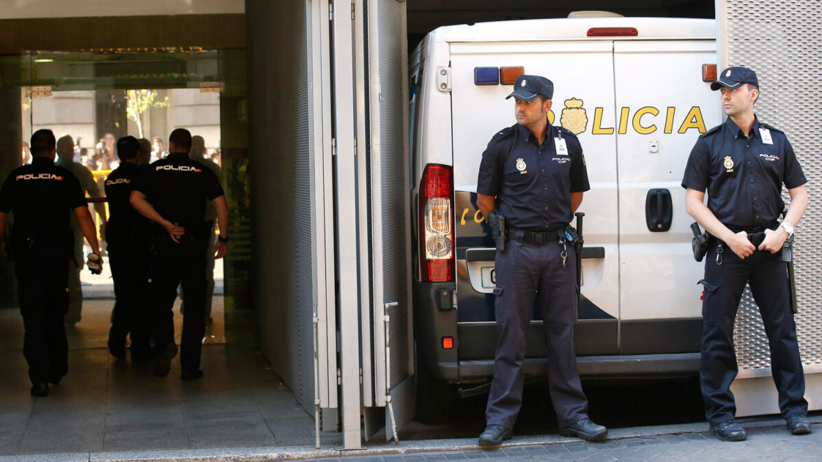 Detienen durante 72 horas a los padres de Ashya King en espera por una decisión sobre su situación