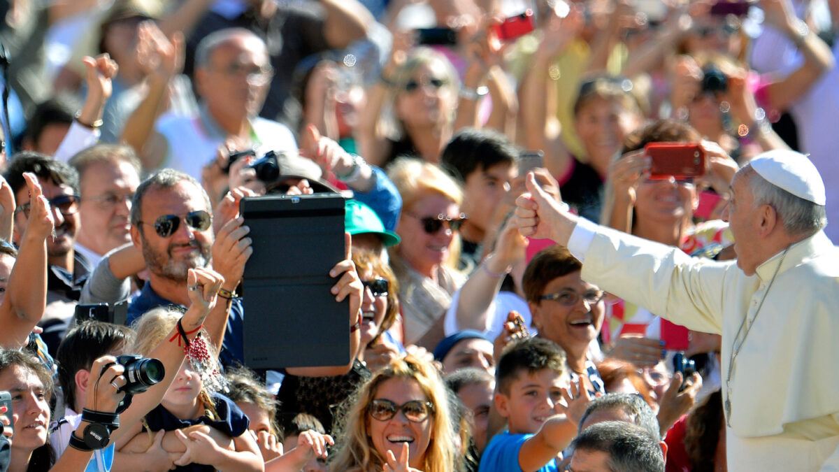 El papa Francisco: «Hay que tener valor para casarse hoy en día»